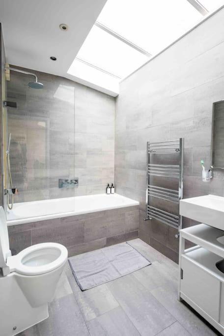 Sweet 3Brs House Close To Oxford & Soho London Eksteriør billede